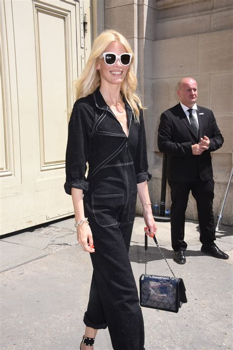 Claudia Schiffer Zeigt Uns Mit Diesem Outfit Wie Elegant Schwarz Im