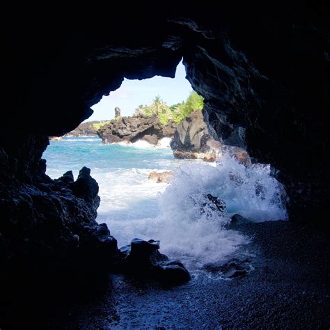 Sea Cave At Waianapanapa Beach Maui Rcaving