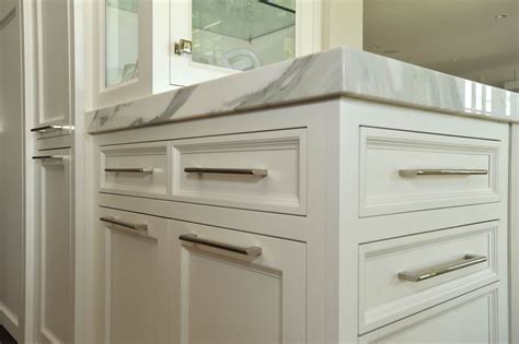 Installing cabinet hardware is an easy but important project. Cabinet Hardware - Metropolitan Cabinets focus keywork