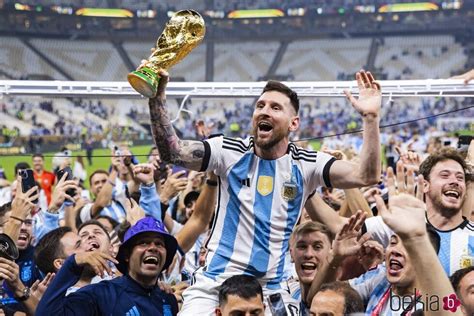leo messi celebrando la victoria de argentina en el mundial de qatar 2022 foto en bekia actualidad