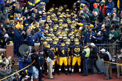 Michigan Sideline Reacts To Scary Mike Hart Situation The Spun What