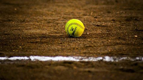 23 Awesome Aesthetic Softball Wallpapers