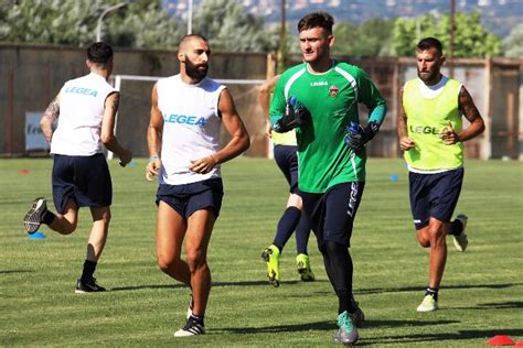 Последние твиты от cosenza calcio (@cosenzaofficial). Cosenza Calcio: al lavoro sul campo del San Vitino ...