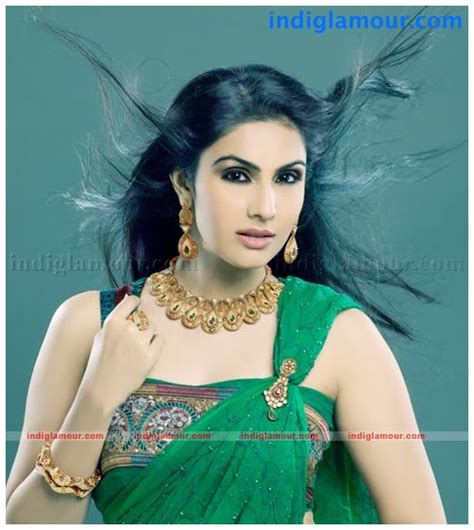 Divya Parameshwaran Actress Photo Image Pics And Stills