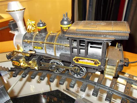 New Bright Train Set Very Close To G Scale Including This Engine