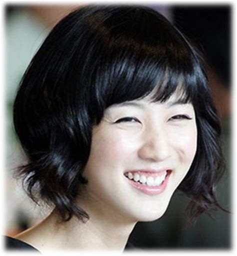 Girls can easily carry and short hairstyle if they had a short straight hairstyles look amazing and trendy on the girls face which has a round shape. New Korean Hair Style 2013: Korean Short Hairstyles for ...
