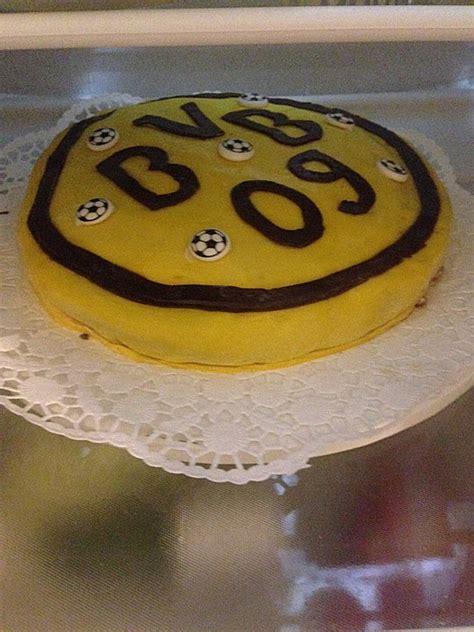 Wenn ergebnisse zur automatischen vervollständigung angezeigt werden, verwenden die pfeile nach oben und unten, um sie dir anzusehen und sie auszuwählen. BVB-Torte (Rezept mit Bild) von Cinderella_91 | Chefkoch.de