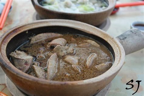 The much ambrosial bak kut teh that has gotten many people's heart and tummy is a dish that infuses the beauty of meat and herbs with a dark and savoury broth. My Palace, My symphony of life and the rhythm in My heart ...