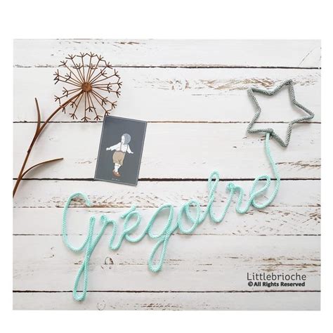 Chaque puzzle contient quatre images qui ont quelque chose en commun. Prénom ou mot de 8 lettres en laine réalisé au tricotin | Tricotin, Etsy, Laine