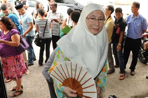 Malaysia Opposition Chief Wan Azizah To Table No Confidence Motion Against Pm Najib The