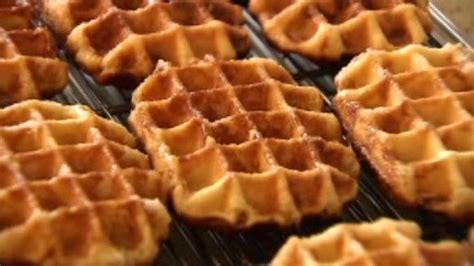 On peut aussi utiliser un gaufrier avec des plaques traditionnelles, la gaufre sera aussi bonne, juste. Un label pour reconnaître la véritable gaufre de Liège