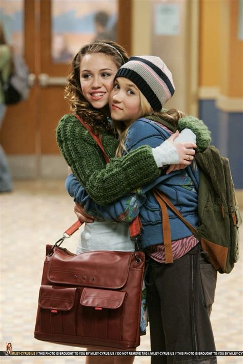 Lilly (v/o) hey, it's me, landing in 20 seconds! Miley and Lilly | Hannah montana, Emily osment, Miley
