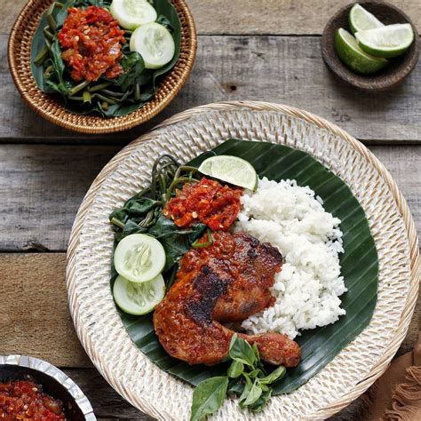 Resep ayam bakar taliwang khas lombok ini juga cocok buat kamu yang merasa bahwa air santan ialah bumbu masak yang meribetkan. 21+ Trend Kuliner Terpopuler Resep Ayam Bakar Taliwang ...