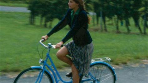 Video La Bicyclette Bleue Laetitia Casta Revient Envo Ter Paris Premi Re Ce Soir Premiere Fr