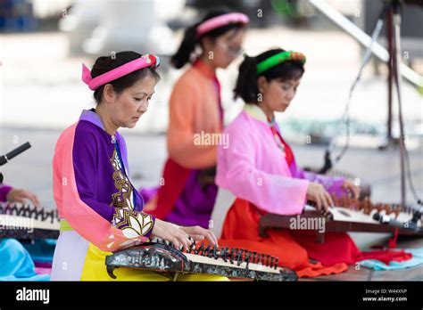 Traditional Vietnamese Music Dan Tranh Hi Res Stock Photography And