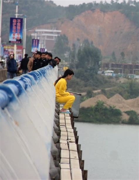 Photos Girl Jumps To To Her Death From Guangxi Bridge As Onlookers