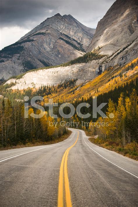 Highway Durch Die Rocky Mountains Stockfoto Gebührenfrei Freeimages