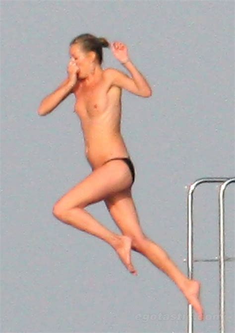 Kate Moss Topless On Yacht In St Tropez Pictures Stylebrity