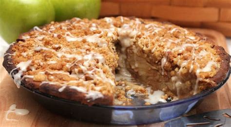 Easier than just about any other apple pie there is! Cinnamon Roll Dutch Apple Pie How-To - Pillsbury.com