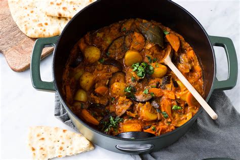 Vegetarische stoofpot met groenten aardappels en linzen