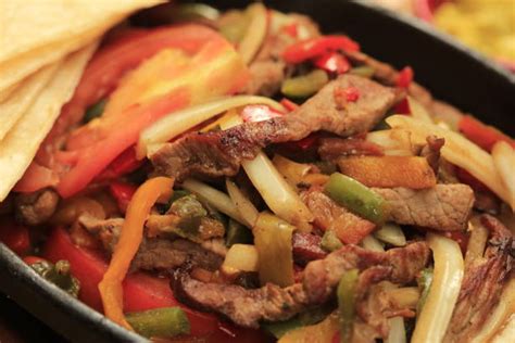 Fajitas Mexicanas De Carne De Res A La Parrilla Bistec Y Verduras Banco De Fotos E Imágenes De