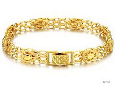 Jenama mewah itali versace memperkenalkan koleksi jam tangan baru di bawah label versus di baselworld salah satu acara terbesar kalendar sementara itu, empat model baru di bawah label versace bermain dengan motif jenama dengan cara yang menyeronokkan dan bersemangat: Gelang Emas Versace | Holidays OO