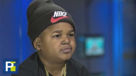He was born in 1990s, in millennials generation. Parece un niño pero en realidad tiene 25 años y 3 millones ...