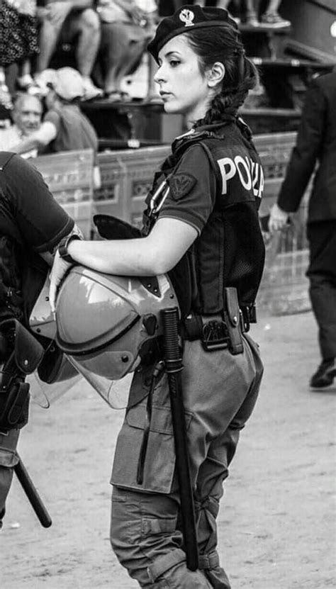Pin By Gli Motta On Quick Saves Police Women Superwoman Women