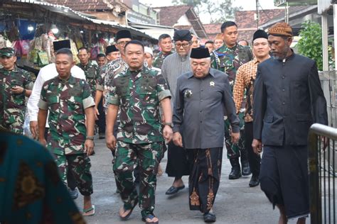 Kunjungan Kerja Kasad Jenderal Tni Dudung Abdurachman Sempatkan Ziarah