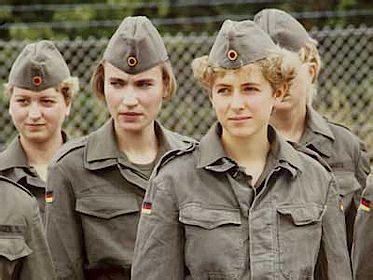 Pin Von Enris Gerstek Auf Women And Uniform