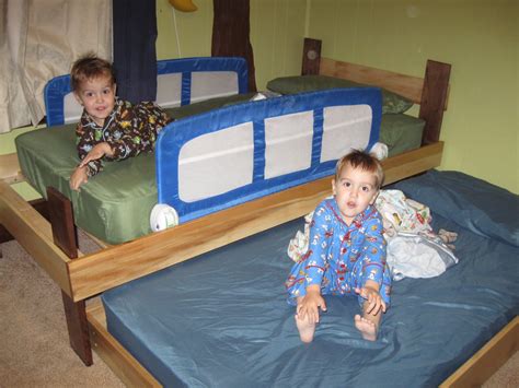 Rest assured that macy's has the perfect wooden trundle bed or metal trundle bed for you. Leading Them To The Rock : Trundle Beds into Bunk beds