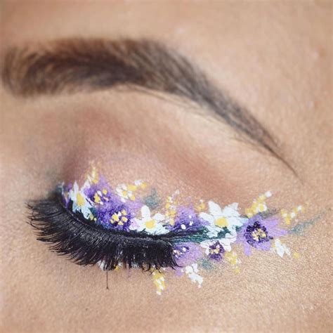 Floral Eyeliner Is The Prettiest Makeup Look For Spring Fashion