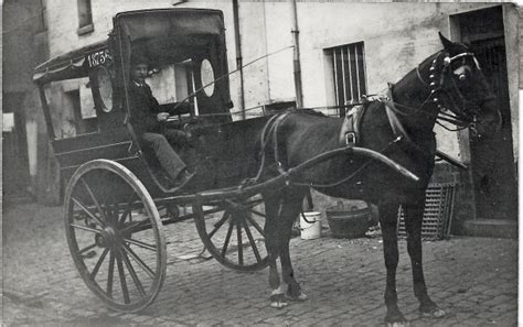 Maybe you would like to learn more about one of these? Un fiacre allait trottinant... Noisy-le-Sec vers 1912 ...