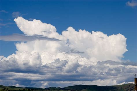 Filecumulus Cloud Forming Anvil Shape Wikimedia Commons