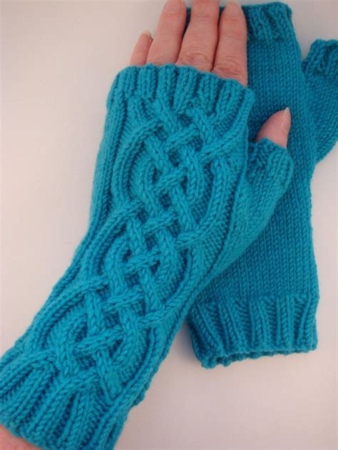 In 2020 Cable Fingerless Gloves