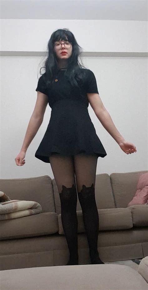 i am a little shy to post but what the hell r crossdressing