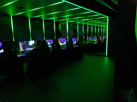 Checked Out The Razer Store In London Today There Was A Big Ass Gaming