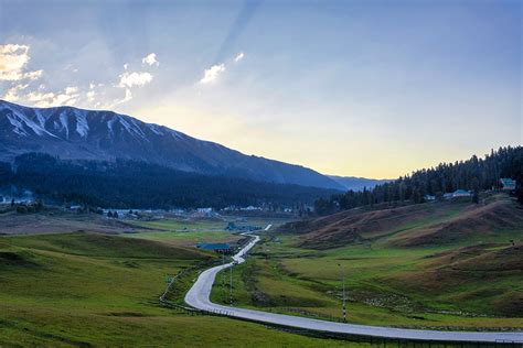 Srinagar To Gulmarg One Day Trip Vargis Khan