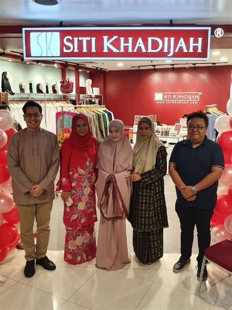 Dah lama nak share tentang telekung siti khadijah ni. Butik Siti Khadijah Kini Di Central I-City dan Subang Parade