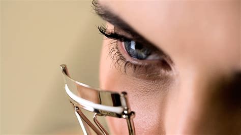 How To Make Your Eyelashes Look Longer Stylewile