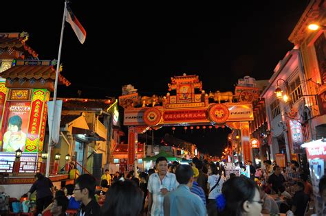 Malacca has a varied history, having as night falls this street comes alive with food stalls and you can dine under the stars and enjoy the foot traffic. Jonker Walk | Easybook