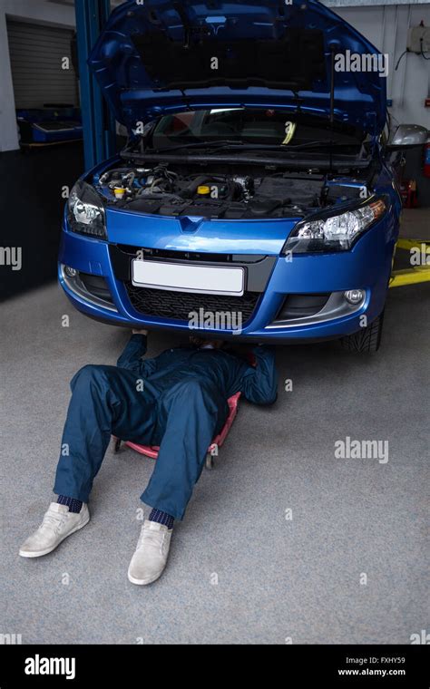 Female Mechanic Repairing A Car Stock Photo Alamy