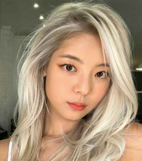 Itzy Lia Blonde Hair Ekspresi Wajah Wajah Pengeditan Foto