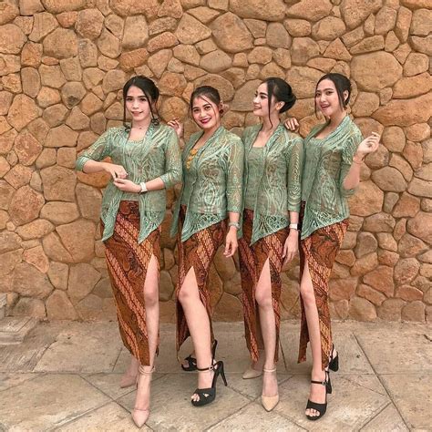 √ 50+ Model Kebaya Kutu Baru Modern Brokat Terbaru 2020