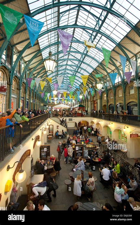 A View Of The Indoor Shopping Plaza At Covent Garden Stock Photo Alamy