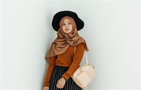 Baju merah tudung warna apa. Baju Merah Maroon Polos Cocok Dengan Jilbab Warna Apa ...