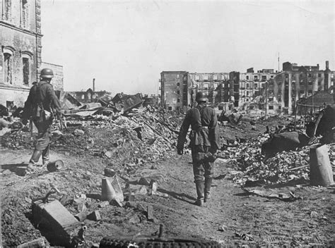 German Infantry Among The Ruins Of Destroyed Stalingrad 13101942