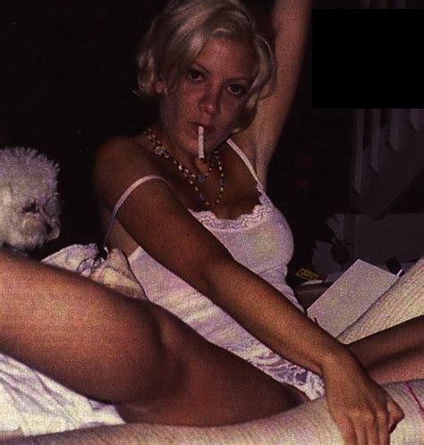 Unratedgossip An Old Shocking Photo Of Tori Spelling Has Reached The