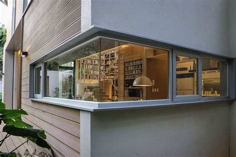 A Book Lovers Dream House With Great Nature Views Ventanas Modernas