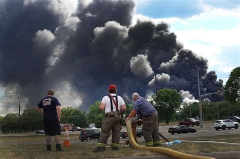 Firefighters Injured In Massive Chemical Plant Fire Abc News